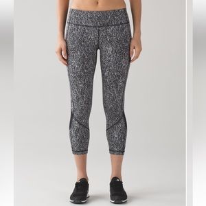 Lululemon women's Pace rival crop (19") size 6
